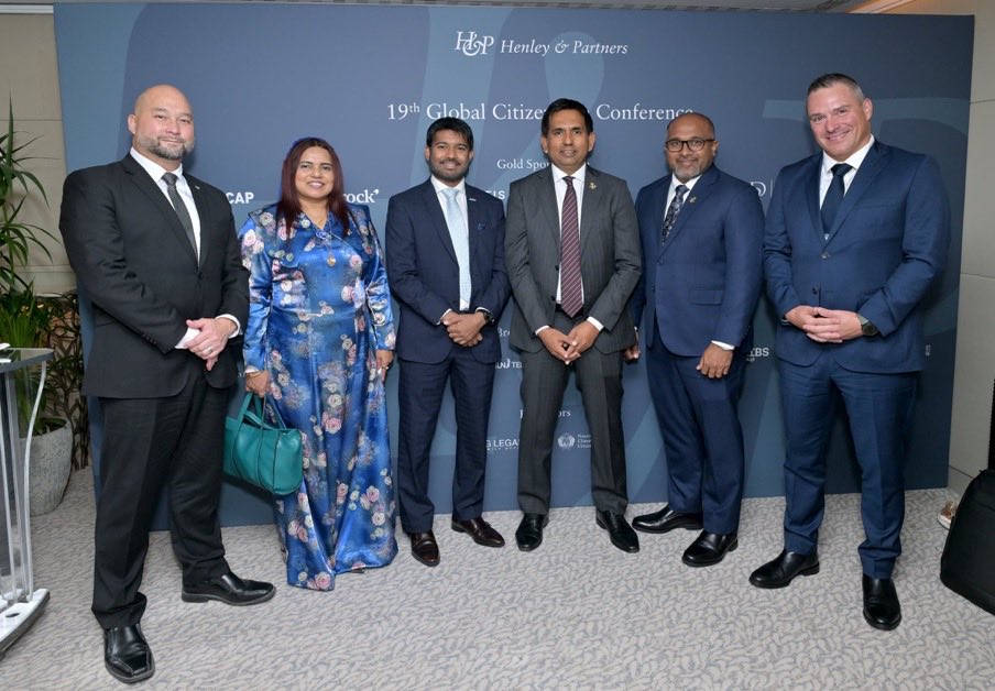 HKurusee's tweet photo. All Maldivians should ask this question.

Why are @HenleyPartners involved in the residency programme?

They helped Malaysian fugitive Jho (he embezzled billions from 1MDB) secure a Cypriot passport. They threatened journalists who investigated them.

@MohamedNasheed and @MMuizzu are hell bent on bringing them on board cause there is a lot of commission involved. It would be difficult to collect such a commission if they remove the middleman - Henley Partners.

There are dozens of documented cases of Henley Partners’ corruption all over the world.