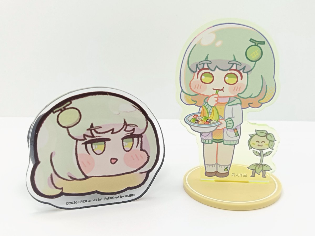 arai_t01's tweet photo. うちにも届いた
(※右は自作同人アクスタ)
カットライ���丸くてつるつるでかわいいね https://t.co/lAAHur45Mz