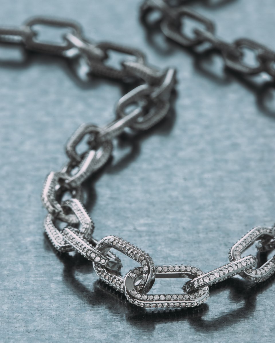 officialKingIce's tweet photo. Keep it simple. Let the links do the work #kingice #bracelet #chains https://t.co/HHtw29nTGF
