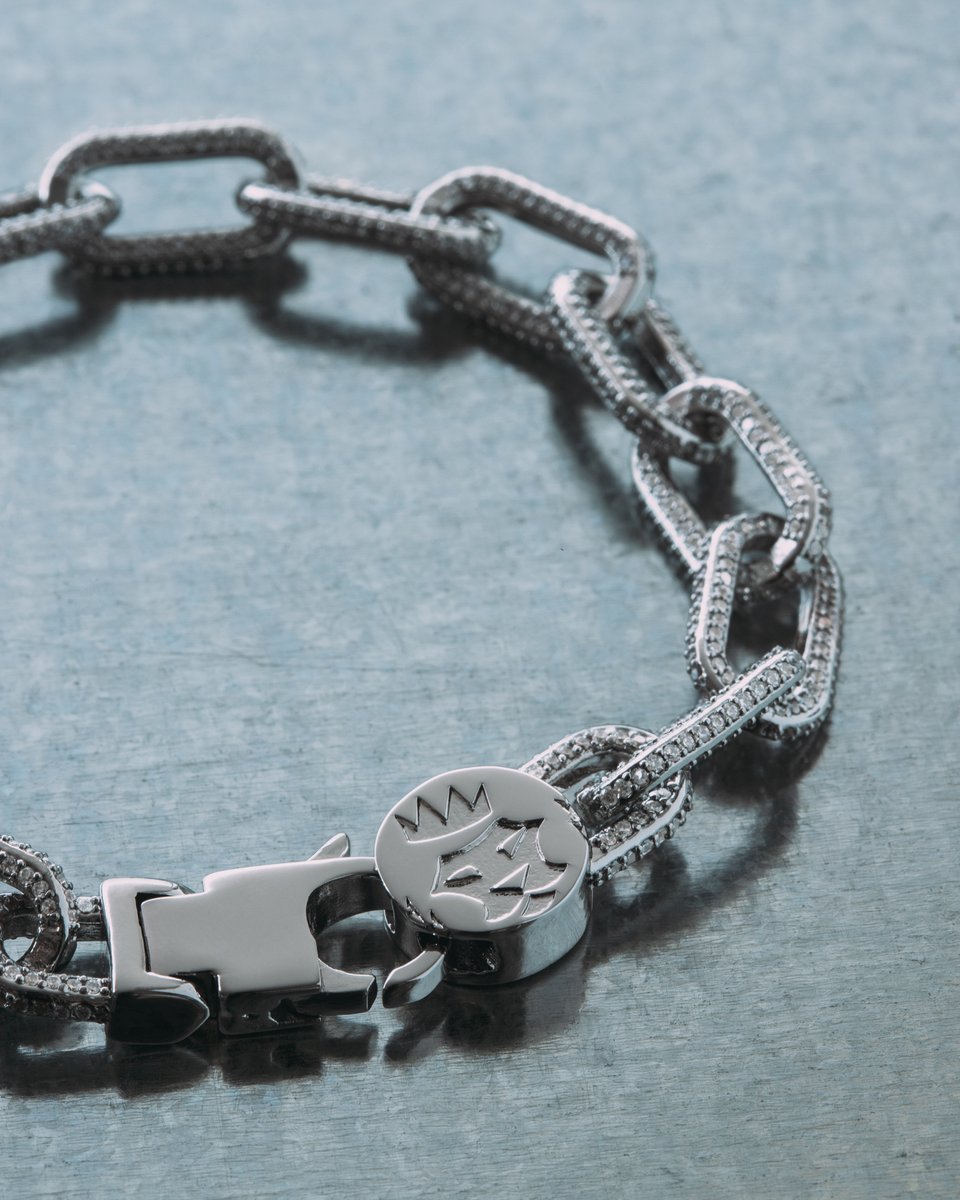 officialKingIce's tweet photo. Keep it simple. Let the links do the work #kingice #bracelet #chains https://t.co/HHtw29nTGF