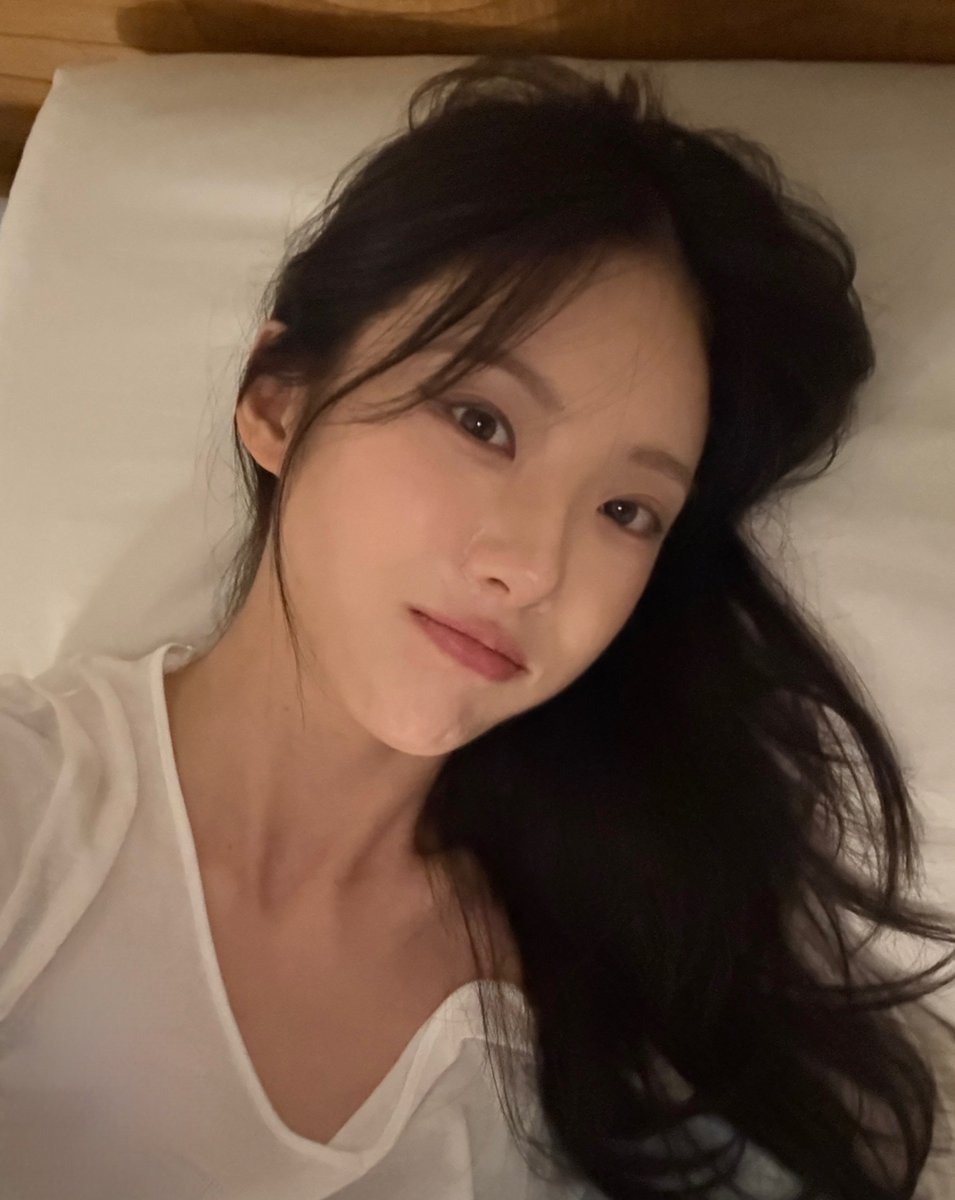 SEOL_JUNG_'s tweet photo. 침대루다 좋다 https://t.co/bfEhLWyE9Q