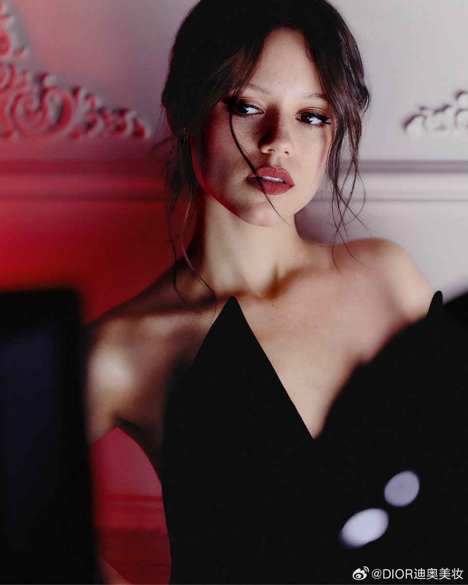 jenna_ethereal's tweet photo. I AM NOT OKAY

Jenna Ortega w Peter Philips for Dior Rouge 📸 Dior Beauty https://t.co/3YSMqkF7uu