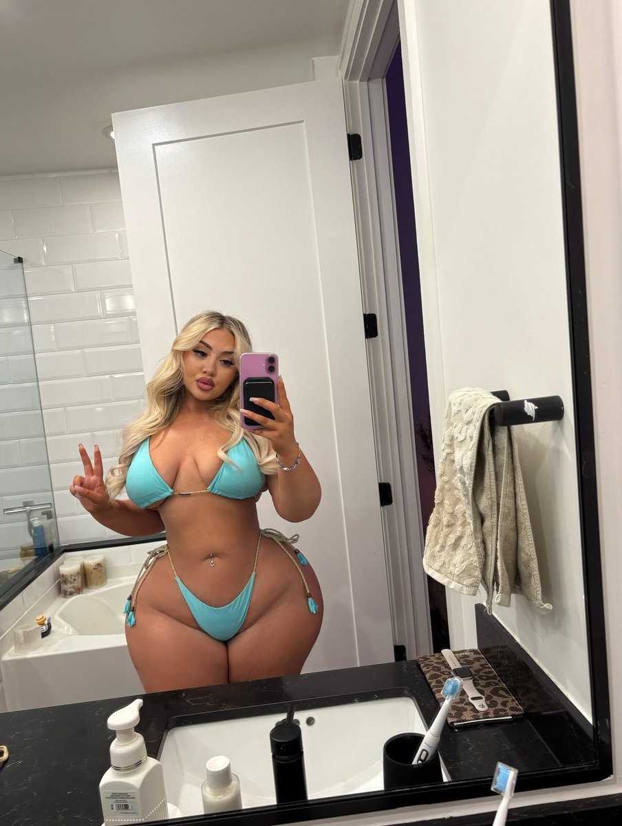 sagesweetest's tweet photo. Beach outfit ☀️ https://t.co/A0VZFRsVoO