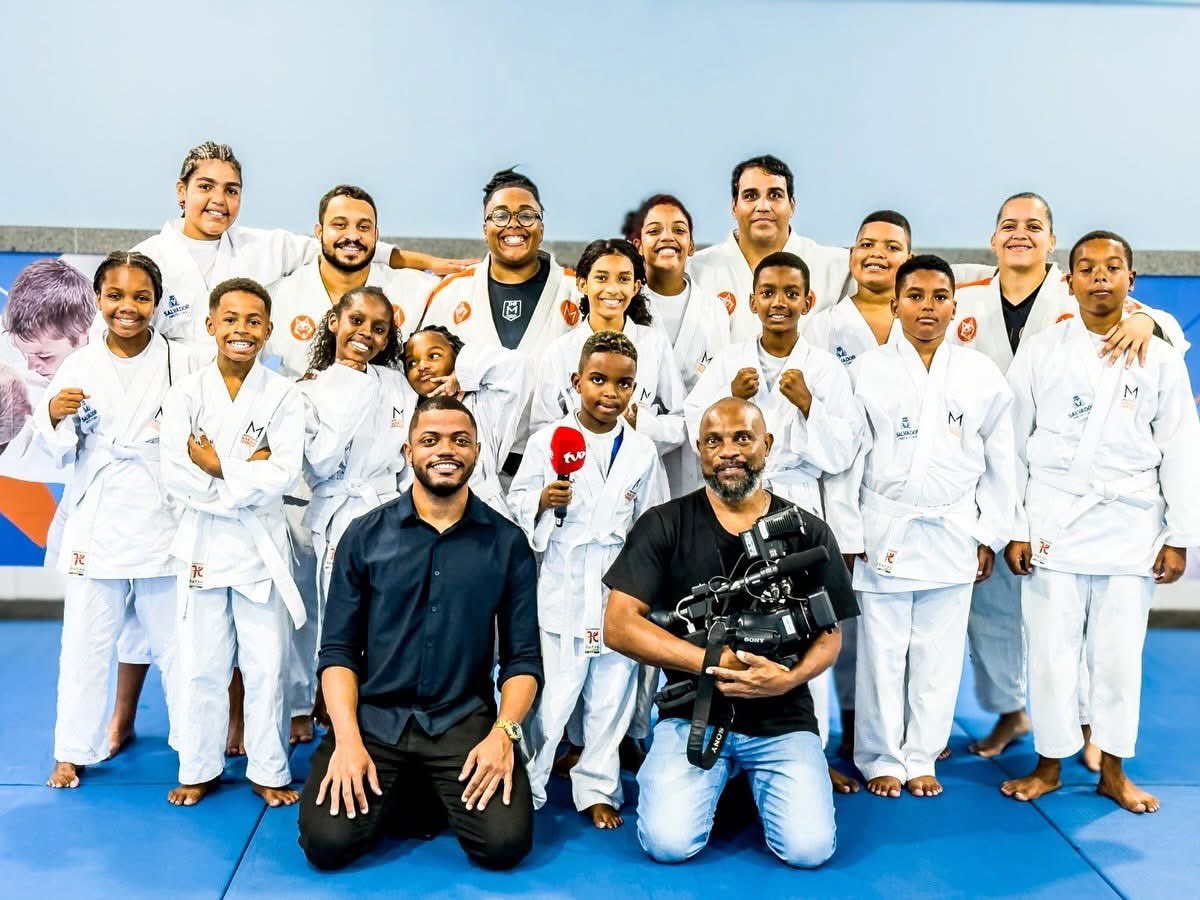 instmaiconfr's tweet photo. Hoje recebemos a TVE Bahia para uma entrevista com nossa atleta, professora e embaixadora Ana Julia, que representará o Brasil nos Jogos Pan-Americanos Universitários, em Lima. 🇧🇷🥋

Orgulho para o Instituto Maicon França e exemplo de que o esporte transforma vidas. https://t.co/x2B4XbNWfp