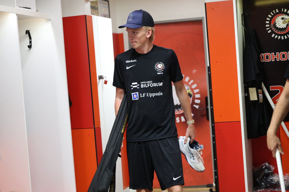 StorvretaIBK's tweet photo. Träningsdags🦅🔥
#viärvrera #SSLse #innebandy #floorball https://t.co/AMMNwpzJCt