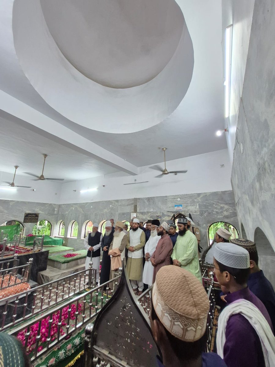 razaacademyho's tweet photo. Aagaaz Jashn e 200 sala khidmat e ifta khandaan e Aala Hazrat
Date - 2nd August 2026
Place - City Qabrastan, Bareilly Shareef
#RazaAcademy https://t.co/MYgJWdU2nK