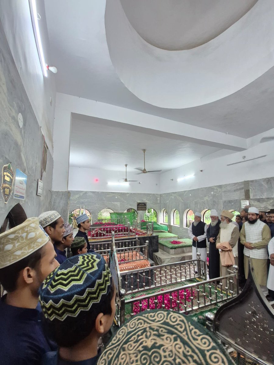 razaacademyho's tweet photo. Aagaaz Jashn e 200 sala khidmat e ifta khandaan e Aala Hazrat
Date - 2nd August 2026
Place - City Qabrastan, Bareilly Shareef
#RazaAcademy https://t.co/MYgJWdU2nK