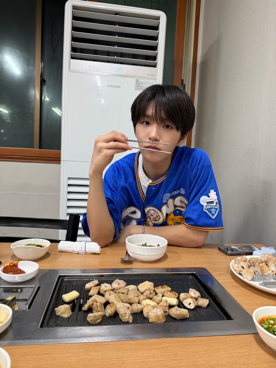 w0gml__'s tweet photo. 와 진짜 같다 https://t.co/kYu5NjV9J6
