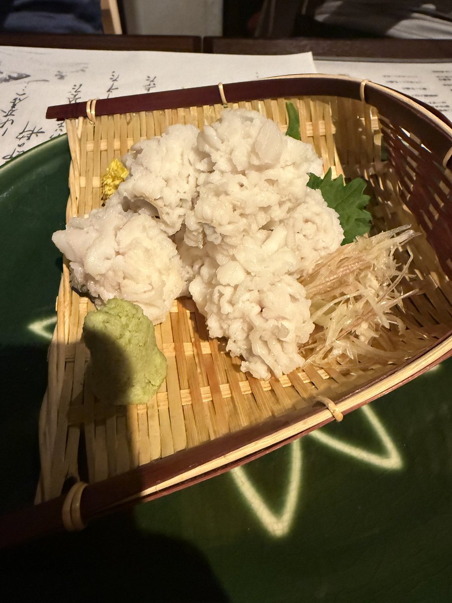 KYOU020202's tweet photo. 家族と食べに行ったけど
なーんか美味しさは感じなかったなぁ

鱧の湯引きは水っぽいしぬるいし
牛は硬いし

んで、会計4弱……
家族総出で次はこの店はないね
とお話しましたww https://t.co/I4k5dIl3nS