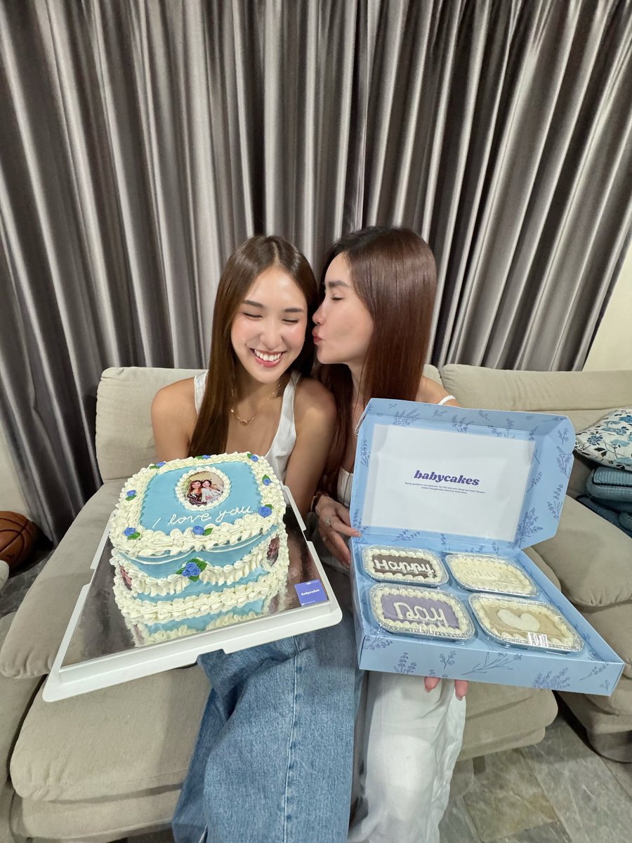 thongchuaofc's tweet photo. ㅡ IG update
Ig : seyamiya
Mother's Day cake 🩵 #babycake #miyajung #mommyjeng
#JengThongchua
#มิย่าทองเจือ
#miyathongchua
#ThongchuaFamily https://t.co/aeQZ2sOOv1