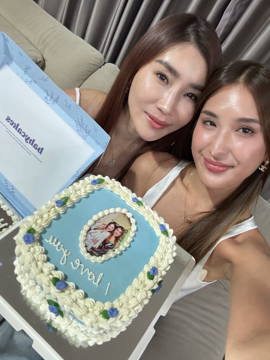thongchuaofc's tweet photo. ㅡ IG update
Ig : seyamiya
Mother's Day cake 🩵 #babycake #miyajung #mommyjeng
#JengThongchua
#มิย่าทองเจือ
#miyathongchua
#ThongchuaFamily https://t.co/aeQZ2sOOv1
