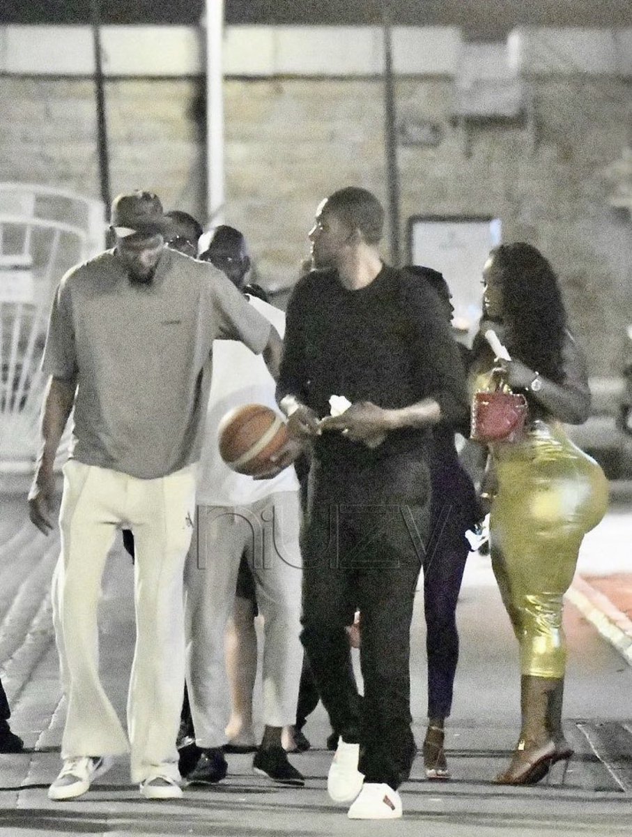 NBAMemes's tweet photo. KD really carrying a basketball on his way to the night club 😭😭😭 https://t.co/Jgjo5VW3f5