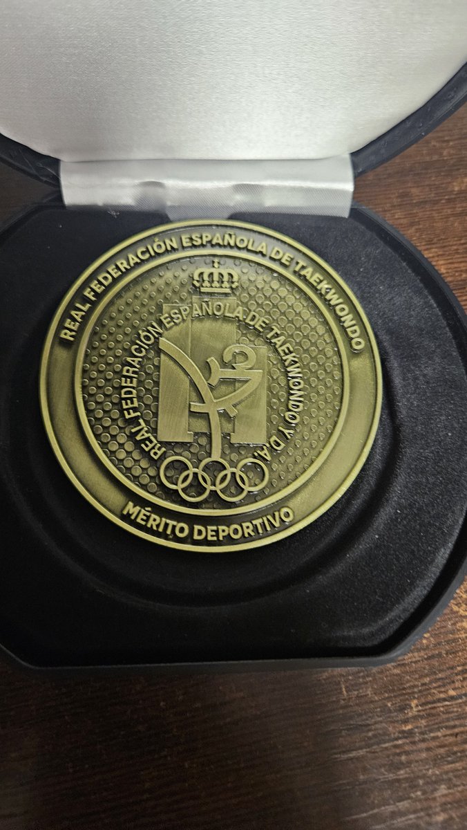 Gym_DoChan's tweet photo. Premios Nacionales 
Medalla de oro al mérito deportivo #taekwondo https://t.co/VQCqFqOcpd