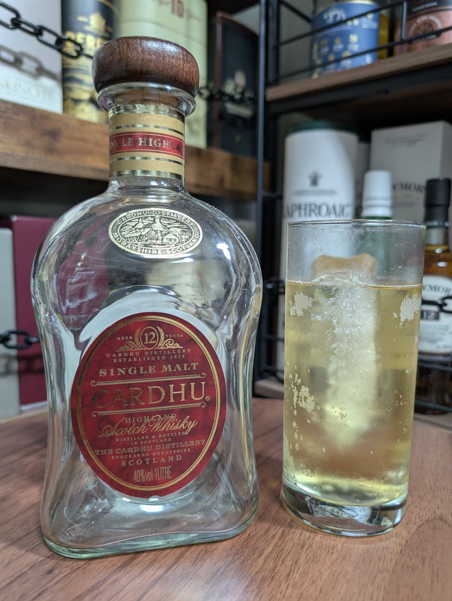 Mr_bigmaaaan's tweet photo. カーデュ12年(1980年代？)
完飲。ラストはハイボールで🥃オールドボトル特有のヒネ香はあったものの、ハイボールやロックではだいぶ薄れるので美味しく飲めました。香りは優しくすっきりとした甘さ。夏の夜にはちょうどいいボトルでしたね https://t.co/8I75oS0800