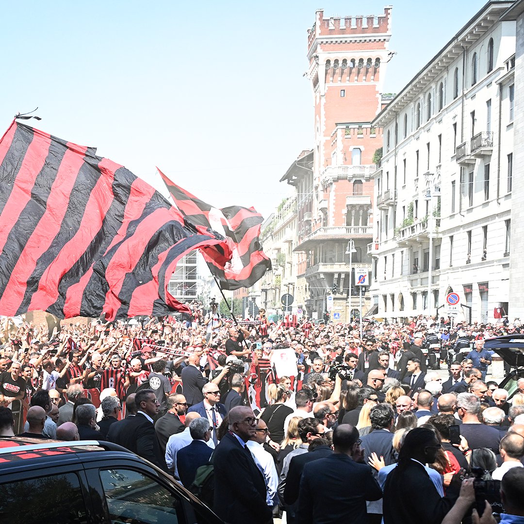 Footballtweet's tweet photo. 🟥⬛ Today was Franco Baresi's funeral in Milan as thousands gathered to pay their respects in the city.

Baresi joined AC Milan at 14-years old and by 18 he was a starter for the first team. By 22 he became the club captain and went on to play 719 matches in the black and red. Forever a legend.