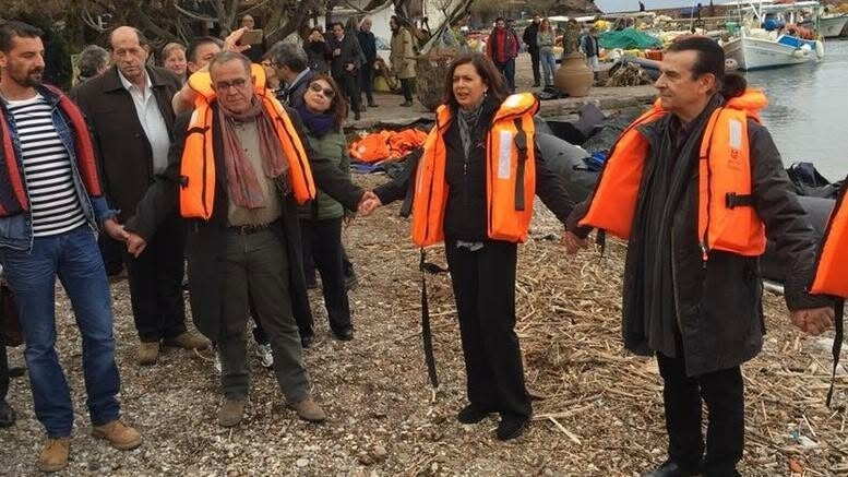 AlexGavriilidis's tweet photo. Κρατείστε την διότι δεν θα την βρείτε πουθενά. Την έχουν εξαφανίσει. "Είμαστε όλοι μετανάστες" δρόμενο του ΣΥΡΙΖΑ. https://t.co/byLv4L0BGF