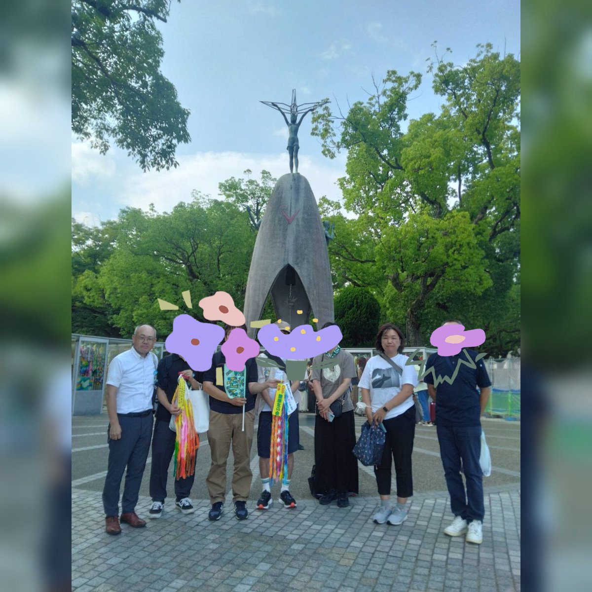 aoyagi_yukiko's tweet photo. 貞子像前で市川市議と八王子代表団の皆さんと。
平和資料館も多くの方々、外国の方々も数多くいらっしゃいました。

全体会では、アジアやＤＳＡの皆さんの力強いメッセージに、心打��れました。 https://t.co/aWLBiDIJi5