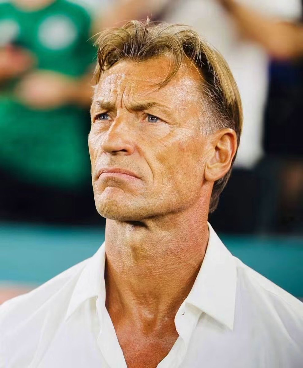 Relais_Magazine's tweet photo. 🚨🇨🇮🐘 HERVÉ RENARD EST LE NOUVEL ENTRAÎNEUR DE LA CÔTE D'IVOIRE
Hervé Jean Marie Roger Renard, Champion d’Afrique 2015 avec la Côte d’Ivoire, l’homme à la chemise blanche, fait son come-back à la tête des champions d’Afrique trois étoiles 🌟 🌟 🌟
#RelaisMagazine https://t.co/mI19YZhJKv