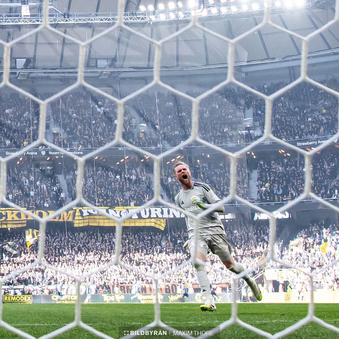 Pokalsamlare's tweet photo. ⚽ 13 matcher
🧤 6 hållna nollor
📊 77,2 % räddningsprocent
🎯 425 lyckade passningar
🚀 125 lyckade långbollar
📈 0,28 xA

Vår sista utpost.. Jacob Rinne, mina damer och herrar. https://t.co/Y2HB37Beot