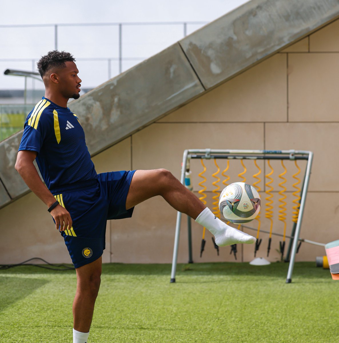 AlNassrFC's tweet photo. تدريـبٌ خفيـف قبل ودية #النصر_الميريا الثامنة مساءً بتوقيت المملكة ⏳ https://t.co/fb8OIfPbWR