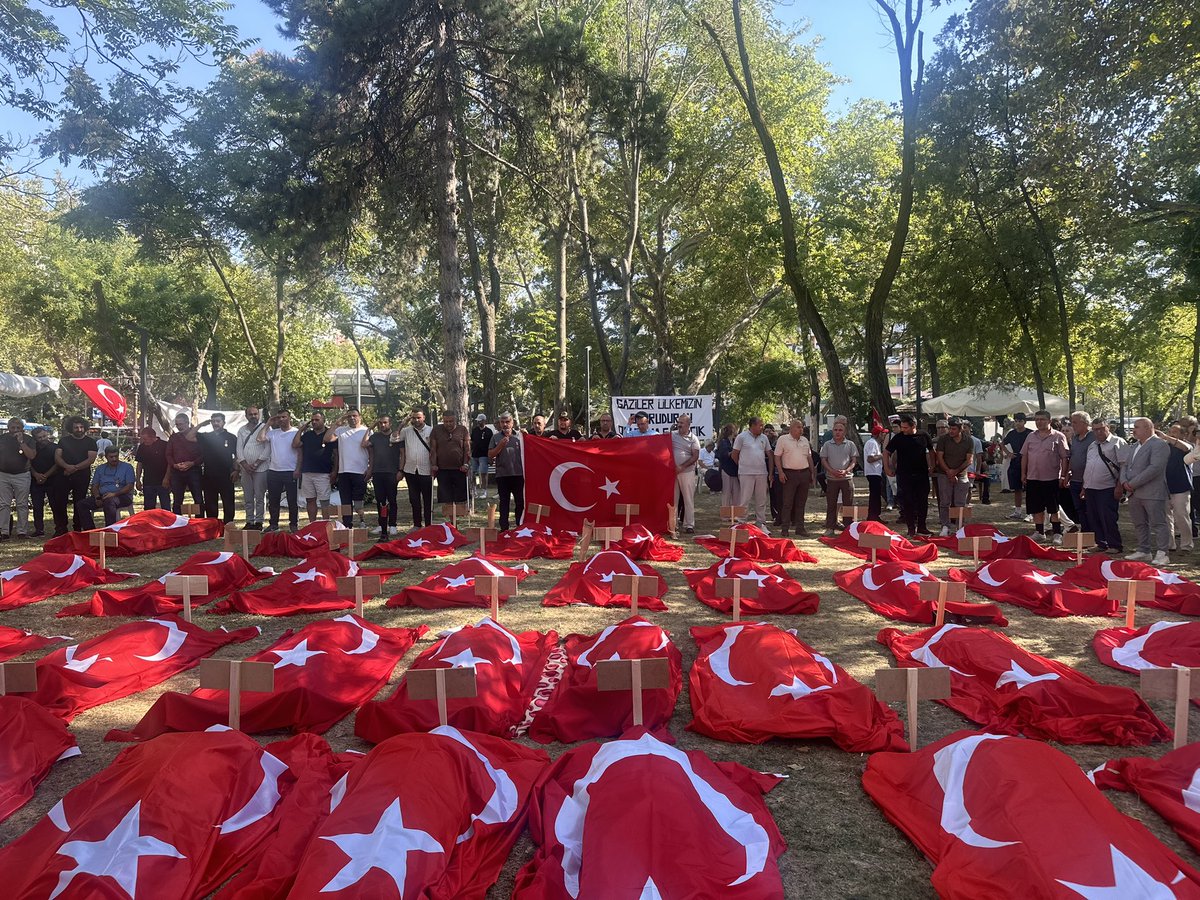 istiklalkadin's tweet photo. Gazilerimiz geçmişte PKK’ya silah doğrulttuğu için de suçlanacak mı? https://t.co/EVEi0YUV6d