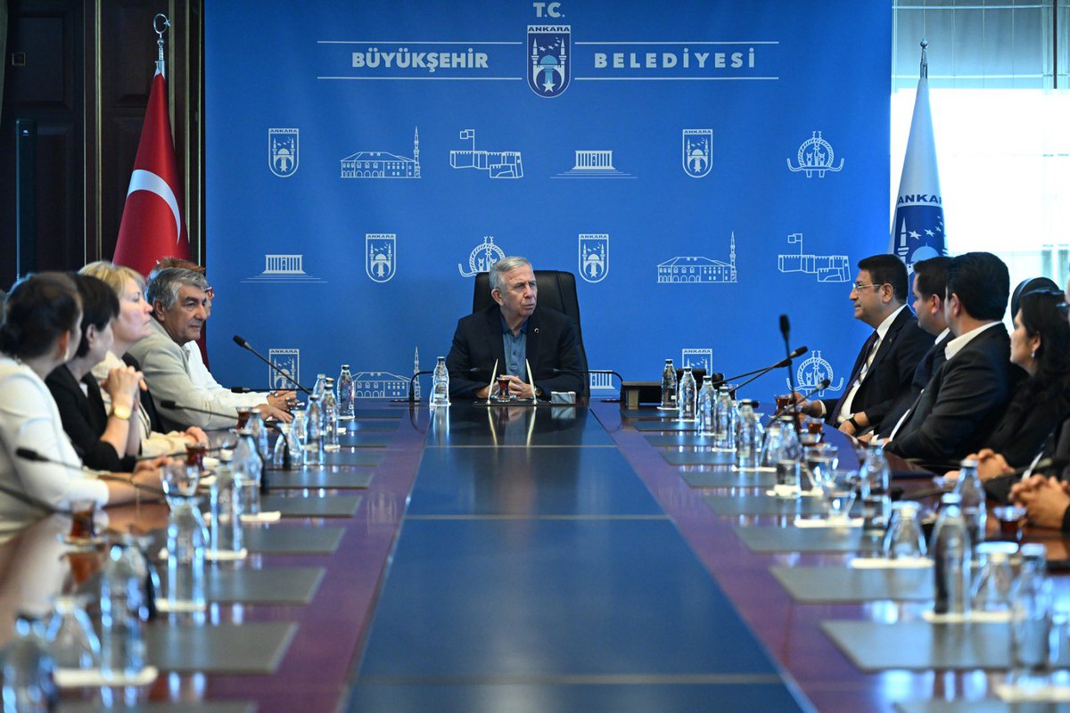 ErhanCelikEC's tweet photo. Milletvekilimiz Sayın İdris Şahin, İl Başkanımız Sayın Elçin Gülören ve teşkilat mensuplarımızla birlikte, Ankara Büyükşehir Belediye Başkanımız Sayın Mansur Yavaş’ı ziyaret ettik.

@devapartisi 
@alibabacan https://t.co/o5pPTM5jS4