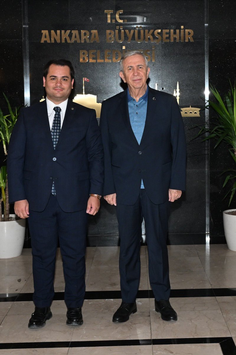 ErhanCelikEC's tweet photo. Milletvekilimiz Sayın İdris Şahin, İl Başkanımız Sayın Elçin Gülören ve teşkilat mensuplarımızla birlikte, Ankara Büyükşehir Belediye Başkanımız Sayın Mansur Yavaş’ı ziyaret ettik.

@devapartisi 
@alibabacan https://t.co/o5pPTM5jS4