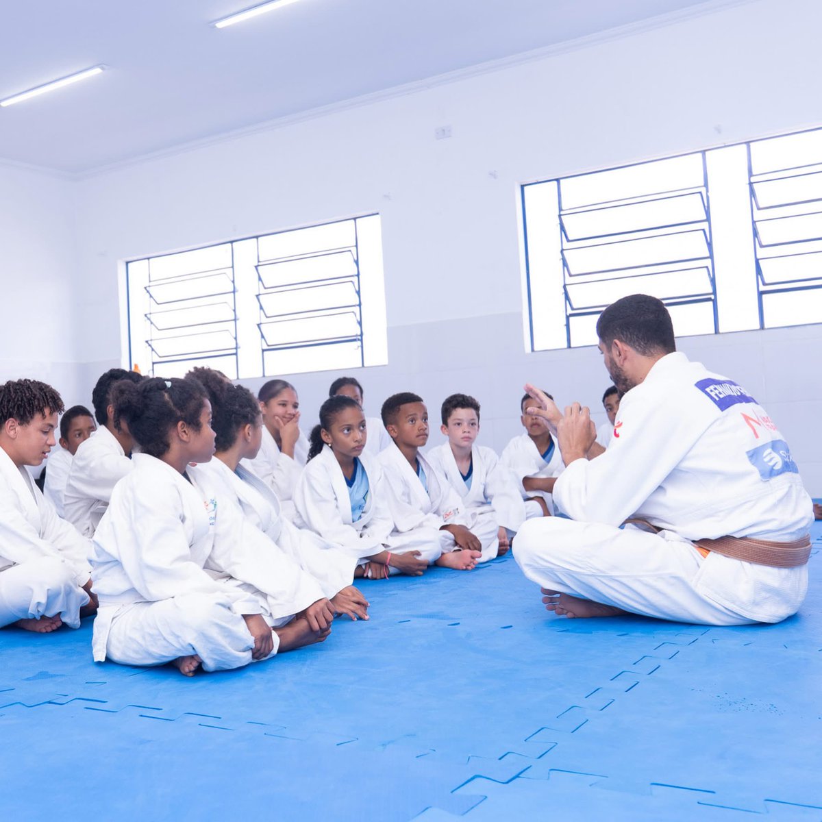 instmaiconfr's tweet photo. Fernando Teixeira foi atleta do Instituto Maicon França por mais de 10 anos, tornou-se Campeão Baiano, formou-se em Direito e hoje é professor do Projeto Judô Transforma, em Brotas de Macaúbas, atendendo mais de 80 crianças. 🥋📚 https://t.co/6540WjHSdD