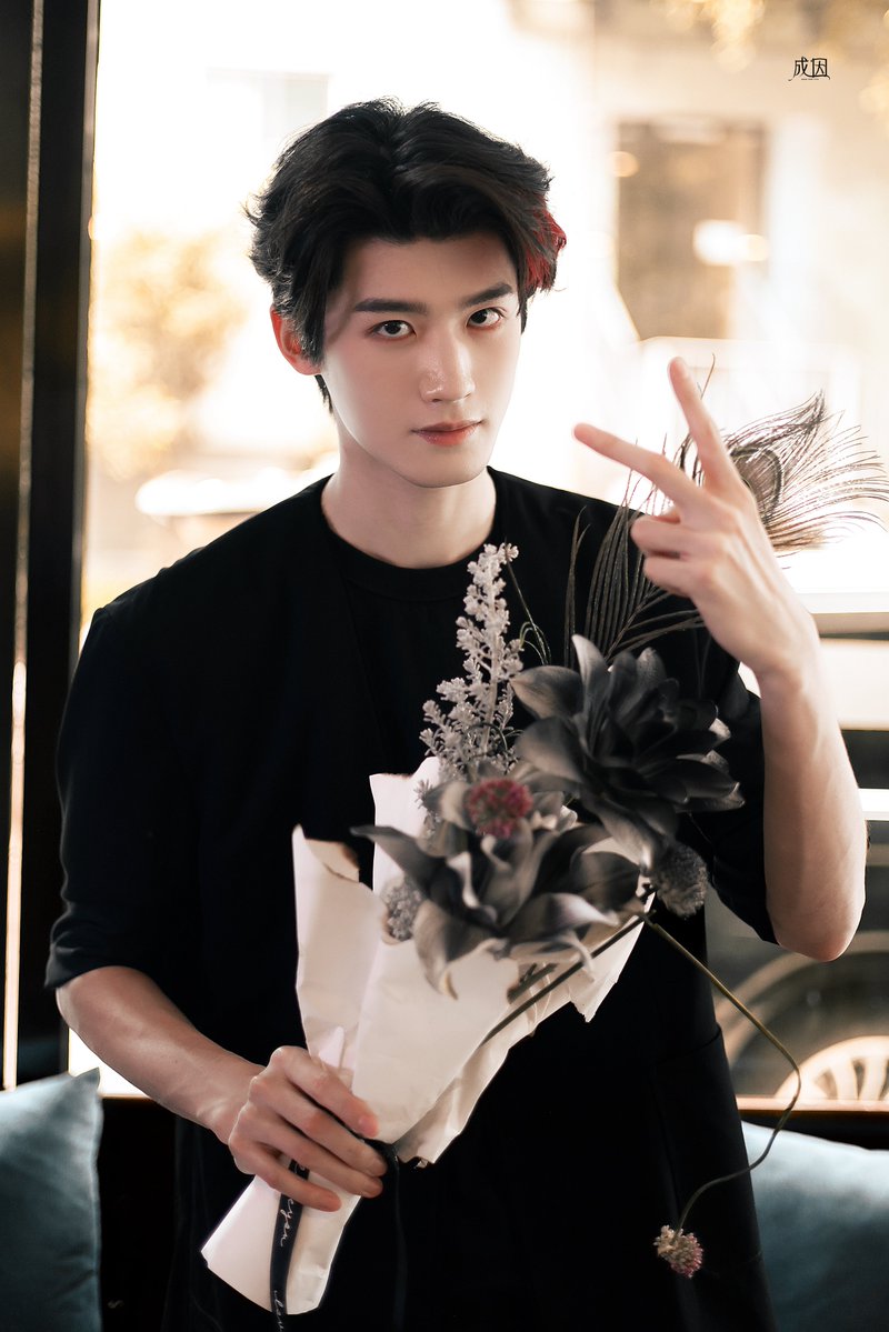dailyuchen's tweet photo. Yan Yuchen upcoming projects:
⏳#NirvanaInFlames (#凤不栖) as Chu Feihuan
⏳#QiaFengChun (#恰逢春) as Feng Jin
⏳#TheDollGame (#今天也没变成玩偶呢) as Du Lai
#YanYuchen #闫玉晨 https://t.co/9rps3qE9PN