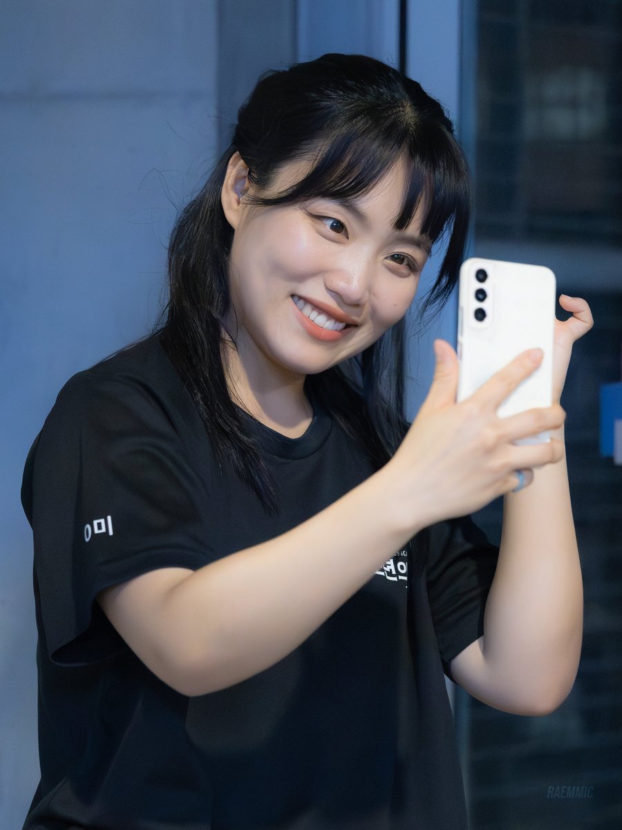 raemmic's tweet photo. 260729 소년의 초상 첫공 퇴근길

마르타 #송영미 배우님

😊 https://t.co/uniJhzPCk8