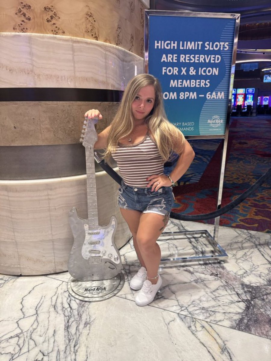 Shy3n8j's tweet photo. If you see this that means you’re into 3’11 women👀 https://t.co/ogPQOWIpL8