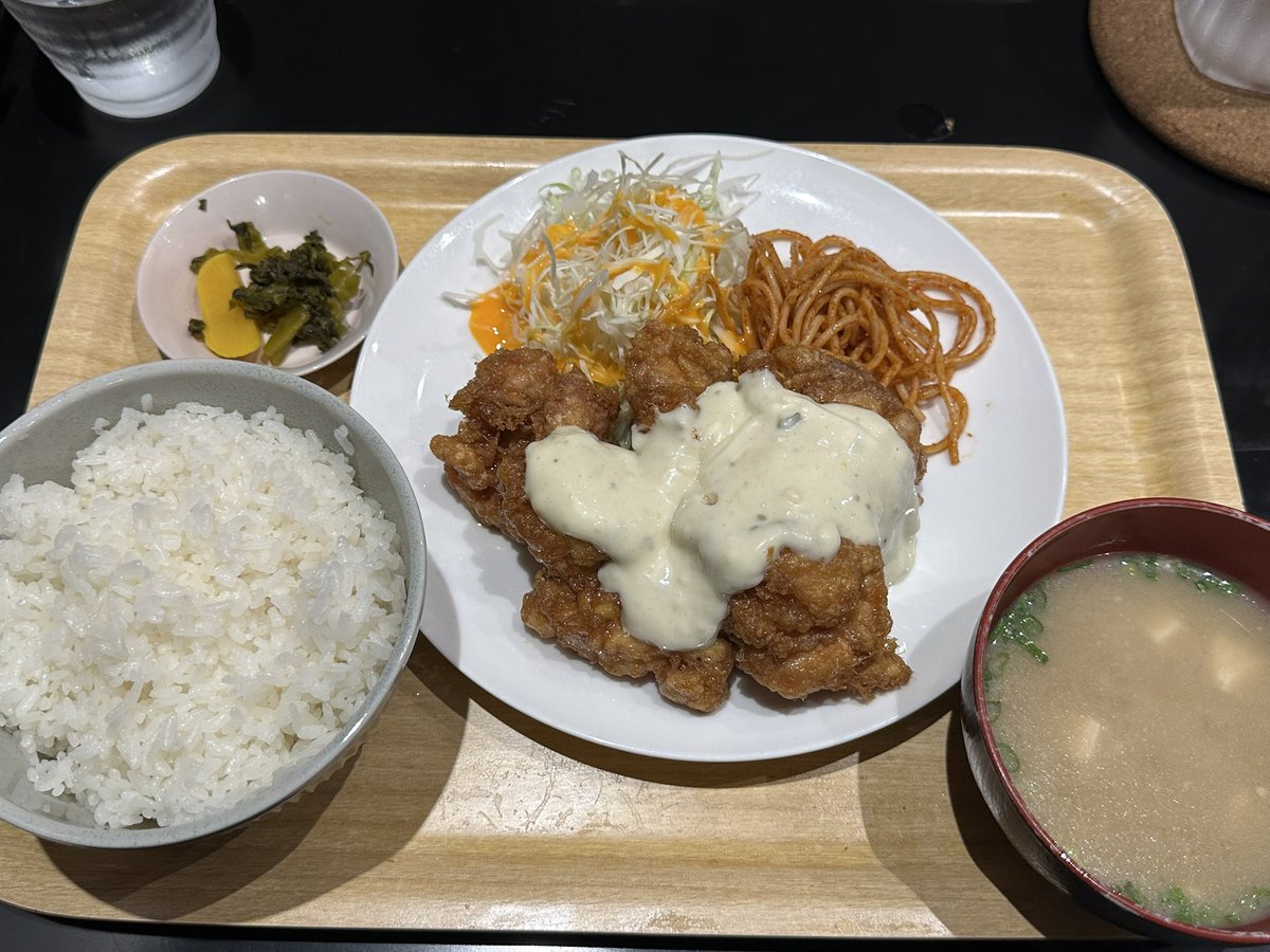 K2a6K's tweet photo. 宮崎で食うチキン南蛮が一番美味い
（ここはどこでしょう、ダーハーさんへ。 https://t.co/tJTa5G57Jh