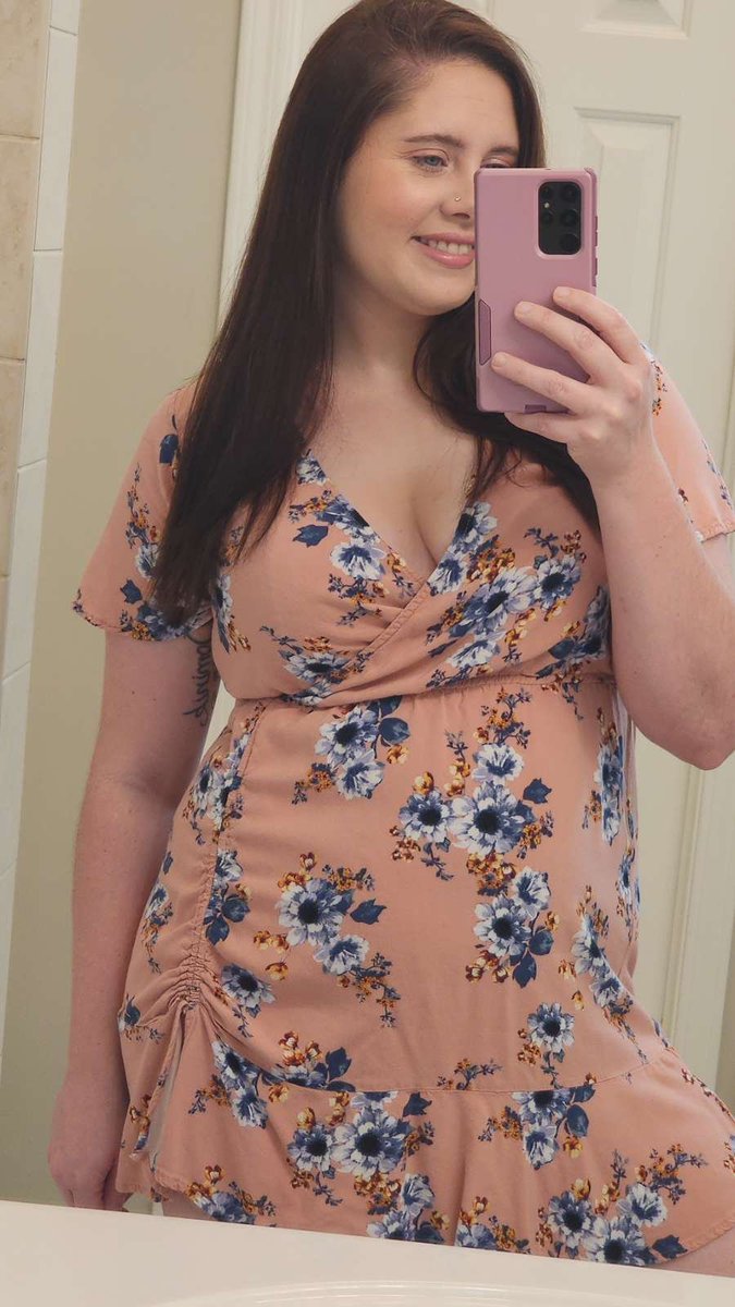 Kymi_Jean's tweet photo. I hope you're having a fantastic fucking day. Oh and drink your water 😘 https://t.co/i0fxzjhpk9