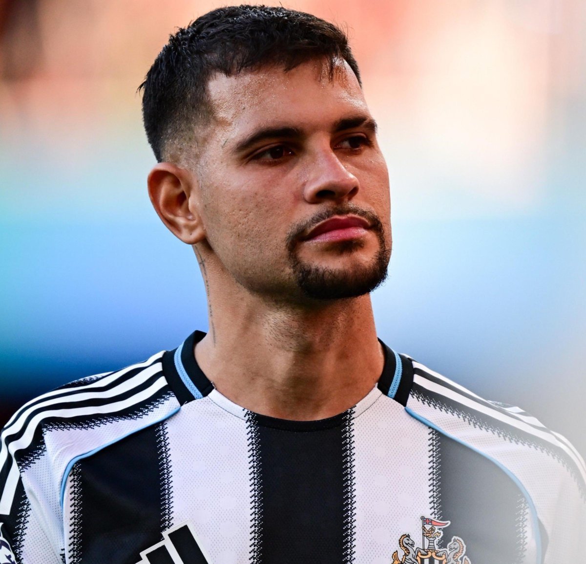 Cristiano_time7's tweet photo. 🚨 BREAKING: Arsenal semakin dekat mencapai kesepakatan penuh dengan Newcastle United untuk merekrut Bruno Guimarães.

Negosiasi antara kedua klub disebut terus mengalami perkembangan positif dan kini memasuki tahap akhir.

📝 @David_Ornstein

#Arsenal https://t.co/XlXfTiVwJB