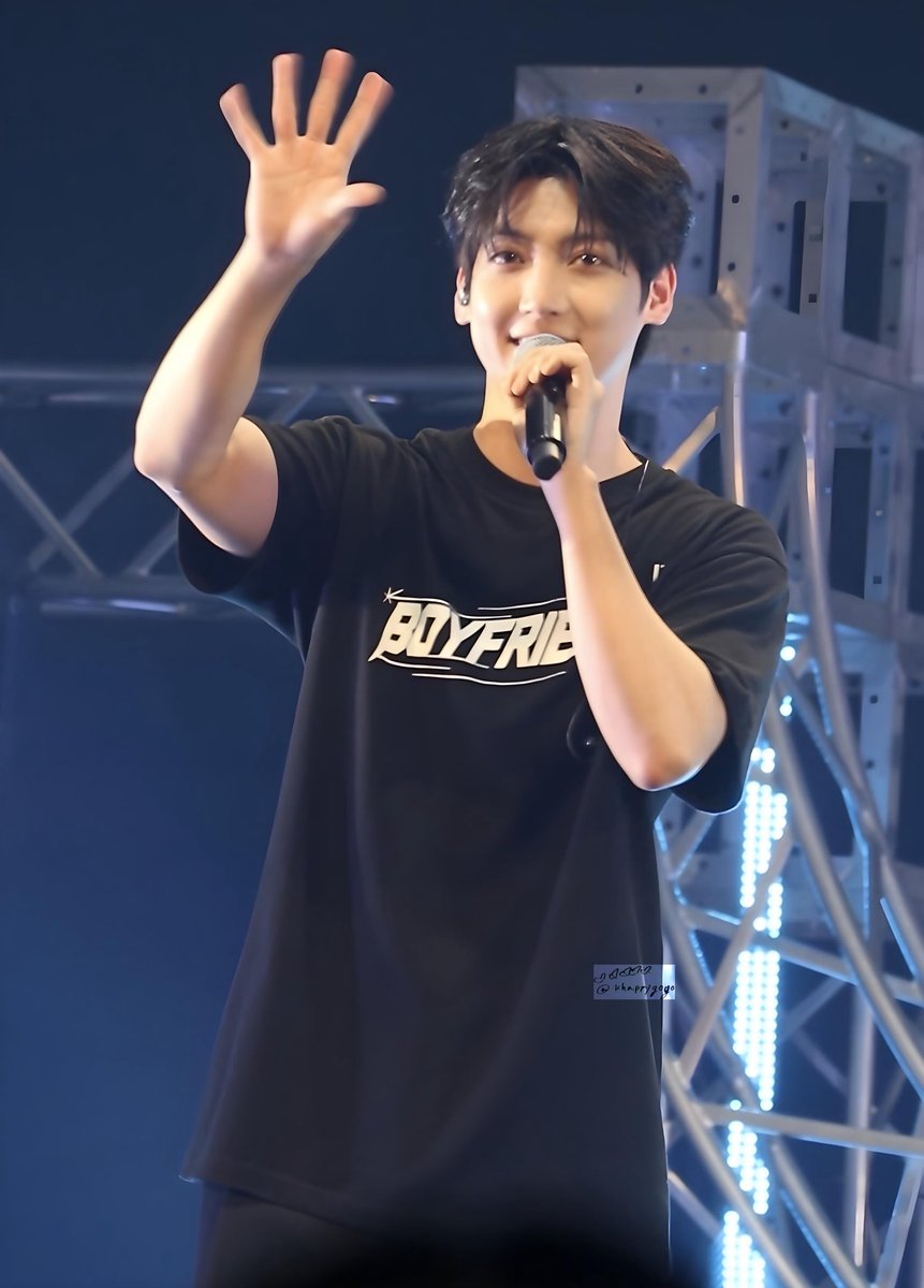 KHappygogo's tweet photo. 260802 🌟⋆꙳BOYFRIEND Fan Concert [RE・ENGINE 再動]🌟⋆꙳

#BOYFRIEND #보이프렌드 
#영민 #youngmin 🐿ﾞ⭐️
🖤ᩚ@YM_950424 https://t.co/kvrYFwKntl