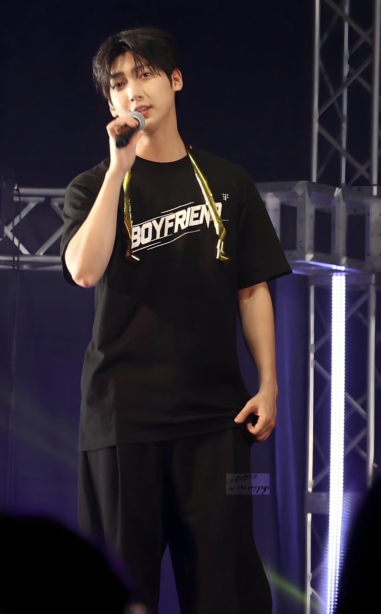 KHappygogo's tweet photo. 260802 🌟⋆꙳BOYFRIEND Fan Concert [RE・ENGINE 再動]🌟⋆꙳

#BOYFRIEND #보이프렌드 
#영민 #youngmin 🐿ﾞ⭐️
🖤ᩚ@YM_950424 https://t.co/kvrYFwKntl