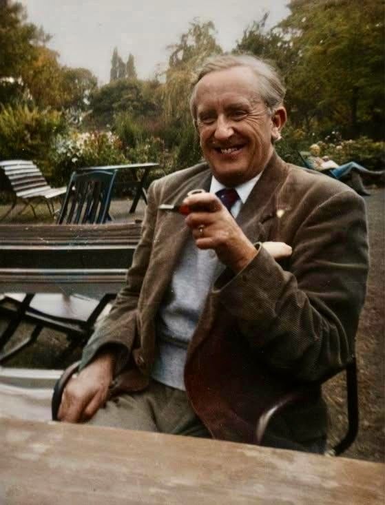 BoylanRoger's tweet photo. J. R. R. Tolkien at a happy moment. https://t.co/BfQSe38oAB