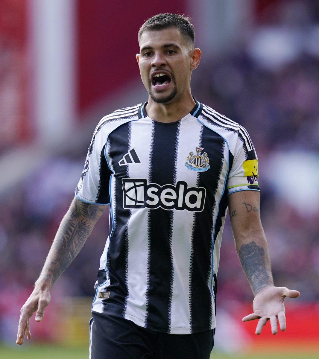 ActuFoot_'s tweet photo. 🚨 ARSENAL EST PROCHE D’UN ACCORD TOTAL POUR BRUNO GUIMARAES 🇧🇷 ! ❤️🤍

L’accord est en voie de finalisation.

Le joueur attend la permission de Newcastle pour passer sa visite médicale. 🩺

🗞️ @David_Ornstein https://t.co/rwvxXIF8Cr