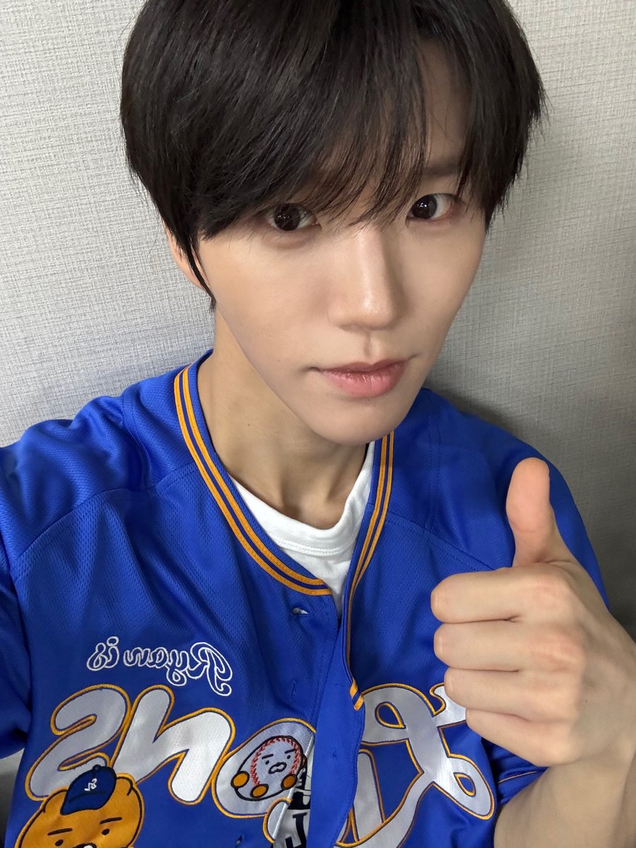 ade05y's tweet photo. 대영이 늘 어디 다녀오면 사진 한가득 올려주는거 ㄹㅇ 감동임.. https://t.co/kFahbBarGo