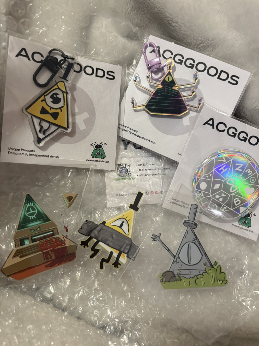 billcipherlover's tweet photo. THANK YOU @KIMBAIKEART !!!!!! 🫀🫀🥹 the holographic keychain is so so cool omg . WONDERFUL CIPHERLINGS !!!!! https://t.co/Vfmz452cvZ