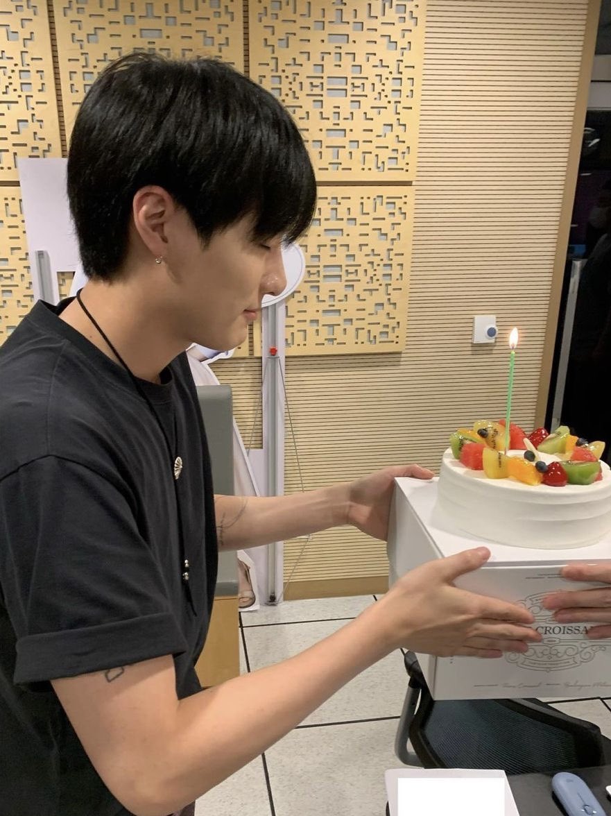 sinsasag's tweet photo. 숭연이생일너무많이축하해
#무즈의자랑_승연이의날
우리승연이항상행복만해
#OurPrideWOODZDay
천년만년노래해줘사랑해 https://t.co/Tb0Dirmtwn