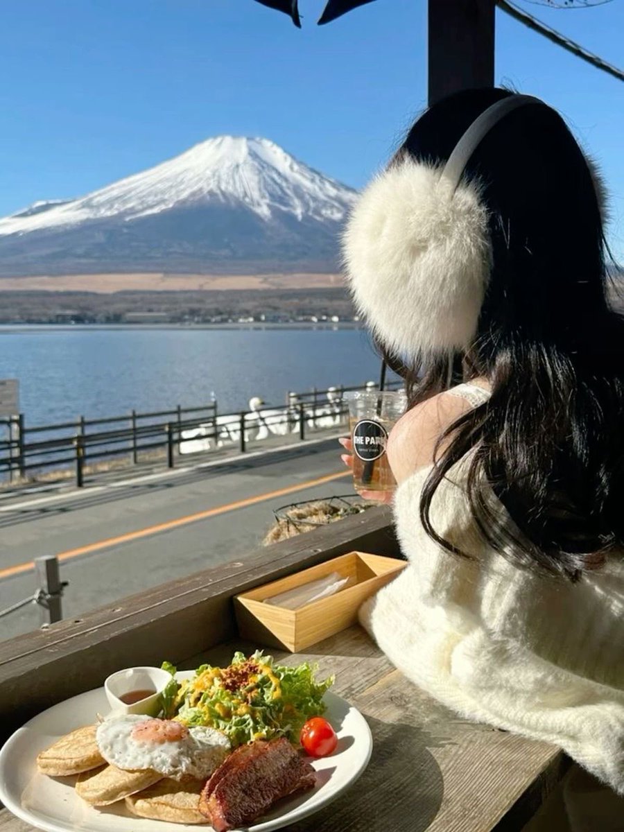 callmesweettly's tweet photo. sad 4 love world tour in japan  🇯🇵🏯 https://t.co/8GVGrb8WS2