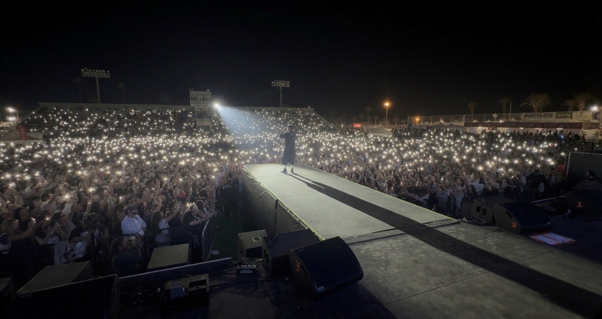 smoss's tweet photo. Ventura County Fair last night! Me and Ashanti SOLD OUT! Thanks for all the love. THE BIGGEST LIL TO DO IT https://t.co/5UvMCzOGyJ