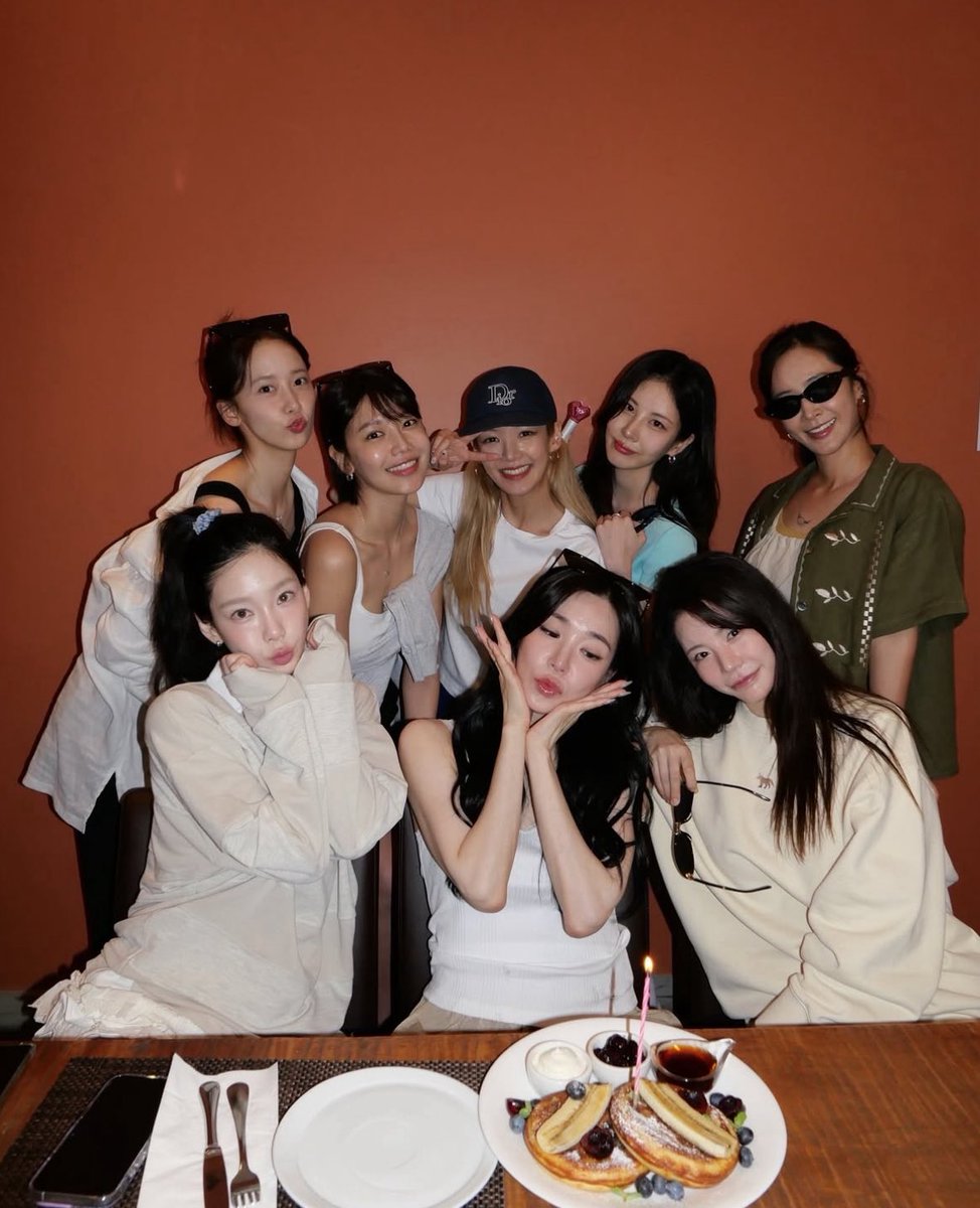ultsootaeng's tweet photo. happy 19th anniversary to snsd girlies 💖💕 https://t.co/ZK8M5Ioo0g