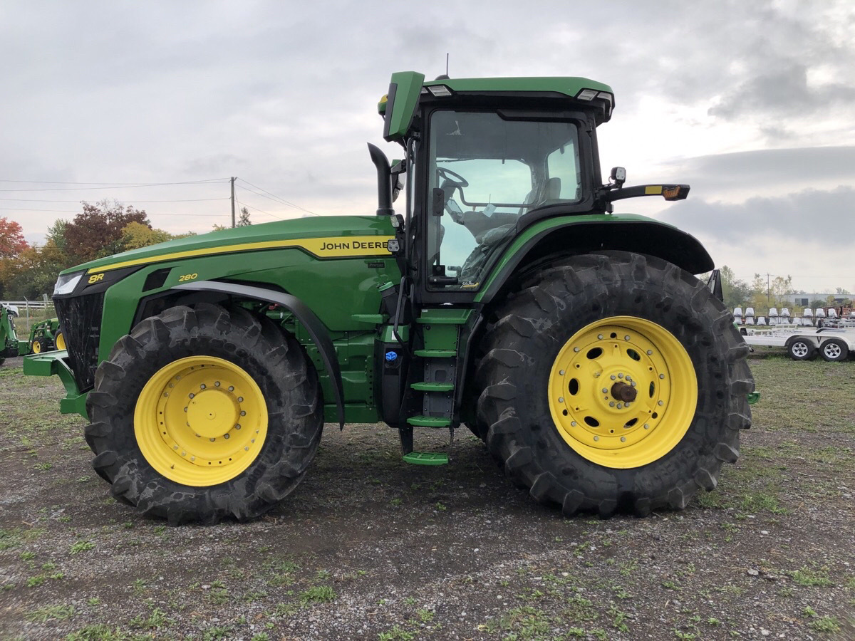 PremierEquip1's tweet photo. TRADE TUESDAY: 2023 #JOHNDEERE 8R $649,995 - IVT (50K), Ultimate Comfort/Vis, 84 GPM Dual Pump, 5 Remotes, ILS, 150 HRS
 #PremierPreowned #PremierEquip #TradeTues  
https://t.co/ch9oU7r0Fb https://t.co/nhrrUqLC5l