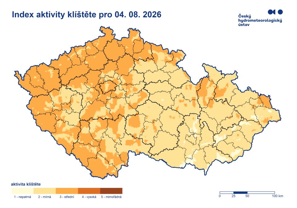 CHMUCHMI's tweet photo. 🟢 Počasí a živá příroda 04_08_2026

🌼 Léto je v plném proudu a příroda se nese ve znamení stále pokračujících žní a dozrávání plodů. Kvetou vrbky a třezalky, dozrávají bezy a jeřabiny, probíhají otavoseče.

🌿🔥 Vývoj vegetace je na většině území mírně zrychlený ve srovnání s normálem 1991–2020. Normální vývoj vegetace pozorujeme roztroušeně napříč republikou, častěji ve vyšších polohách a na severu a východě území. Sucho negativně ovlivňuje vegetaci, způsobuje předčasné žloutnutí a zasychání listů, omezuje vývoj plodů a vede k jejich předčasnému usychání a opadu.

🤧 Dominantním alergenem je pelyněk, pyl trav a jitrocele postupně ubývá. Ve vzduchu je přítomen také pyl rostlin z čeledi merlíkovitých (lebedy a merlíku), kukuřice a kopřivy.
Pylový semafor aktuálně signalizuje na většině našeho území střední pylovou zátěž. V následujících dnech bude postupně pylová zátěž klesat.

🦟 Aktivita komárů je na většině území nepatrná, pouze místy v Polabí, ve středních a jižních Čechách mírná až střední. V nejbližších dnech se aktivita komárů bude zvyšovat.

🕷️ Aktivita klíšťat je na většině území Čech střední a na Moravě mírná. Po návratu z přírody se důkladně prohlédněte a nezapomeňte ani na své čtyřnohé parťáky.

🪳 Rojení lýkožrouta smrkového pokračuje, téměř na celém území probíhá rojení do stínu. Aktuálně sledujeme vývoj jeho druhé generace.

⚠️ Vzhledem k panujícím velmi vysokým teplotám a suchu je vydána výstraha na nebezpečí vzniku požárů.

👀 Mapy a užitečné informace: https://t.co/jq4YeWVS7u