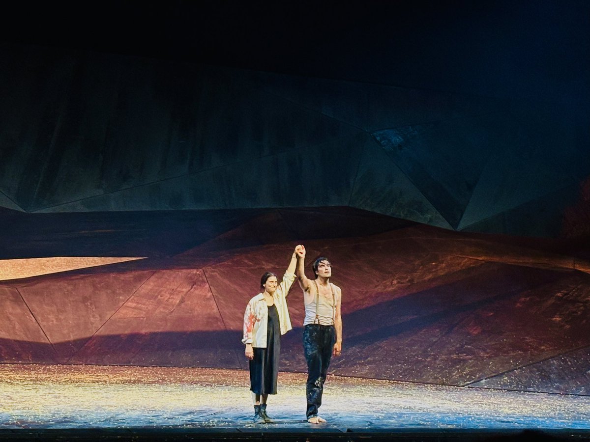 ManuelBrug's tweet photo. #carmen à la #peterbrook in XXL, aber choreografiert und mit überflüssigen Intermezzi, das ist die🔝Bizet-Bilanz @SbgFestival. #currentzis Macht kunstvoll🎠 🎶, #asmikgrigorian ist als No/Carmen 😊, @TenorTetelman sehr soft. Ein gelungenes Experiment https://t.co/N7NT09r2P9