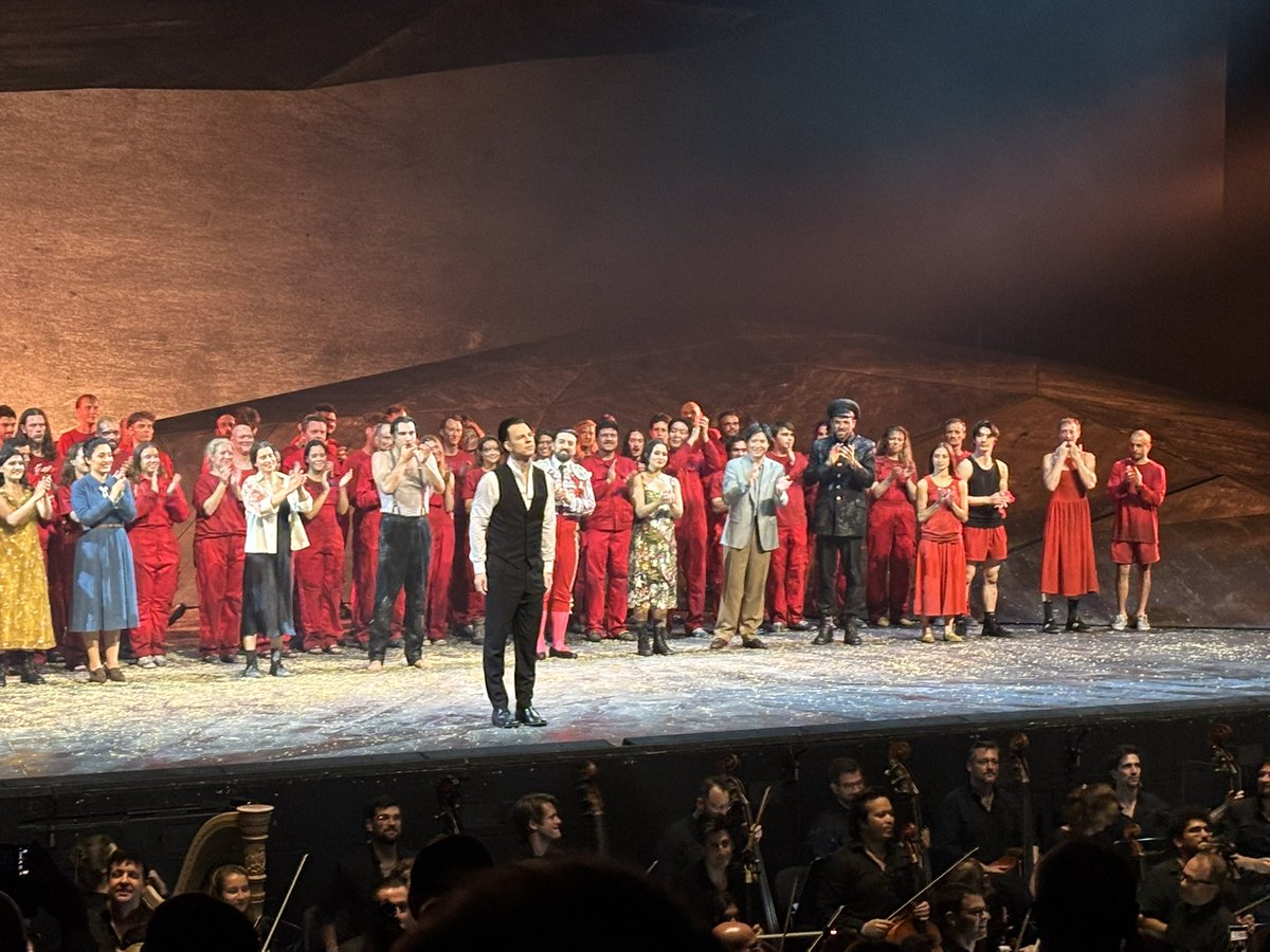 ManuelBrug's tweet photo. #carmen à la #peterbrook in XXL, aber choreografiert und mit überflüssigen Intermezzi, das ist die🔝Bizet-Bilanz @SbgFestival. #currentzis Macht kunstvoll🎠 🎶, #asmikgrigorian ist als No/Carmen 😊, @TenorTetelman sehr soft. Ein gelungenes Experiment https://t.co/N7NT09r2P9