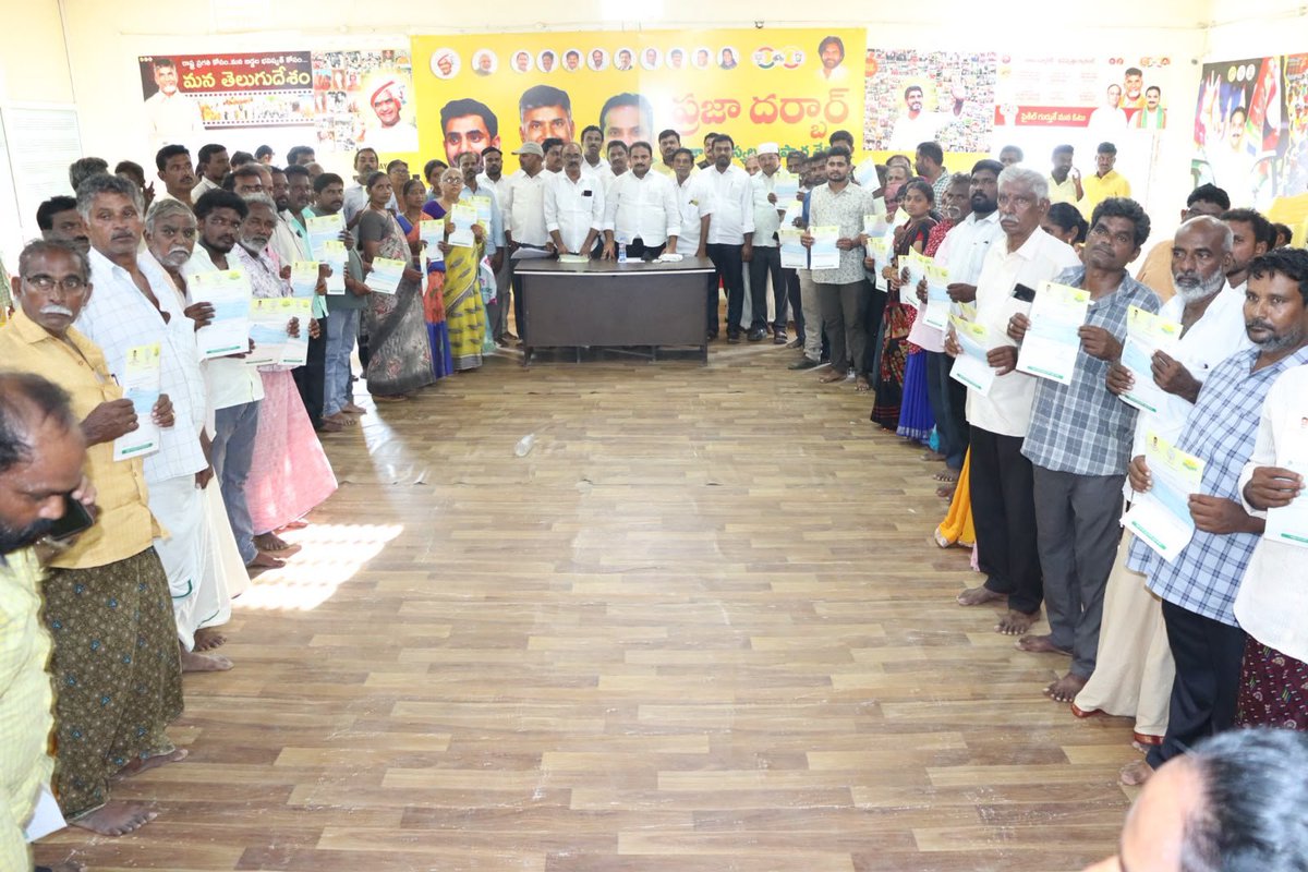 inrKandukuru's tweet photo. కందుకూరు టిడిపి కార్యాలయంలో 56 మంది లబ్ధిదారులకు 35.30 లక్షల విలువైన CMRF చెక్కులు పంపిణీ చేసి ఎప్పుడు అండగా ఉంటామని భరోసా కల్పించడం జరిగింది.
#inragain2029 #inrmarkruling #inturinageswararao #kandukurtdp #TEAMINR #kandukur #NaraLokesh #NaraChandrababuNaidu #PawanKalyan https://t.co/EEvGUWLOXW