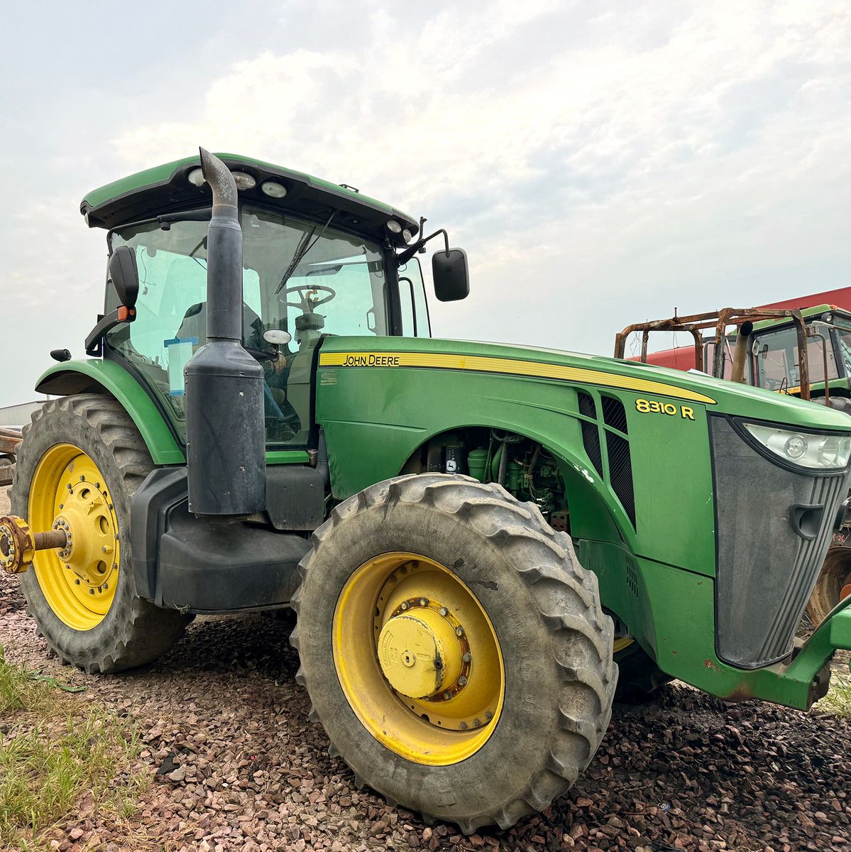 AllStatesAg's tweet photo. This John Deere 8310R Tractor just arrived at our Salem, SD salvage yard. If you need parts from this Tractor or any other, please call us at 877-530-4010. #JohnDeere #Tractor #allstatesag #partsasap https://t.co/l9xqMa5c8q https://t.co/2SlEBYjLqk
